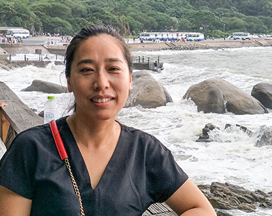 袁向华经理简介，女，汉族，高级会计师，副教授。